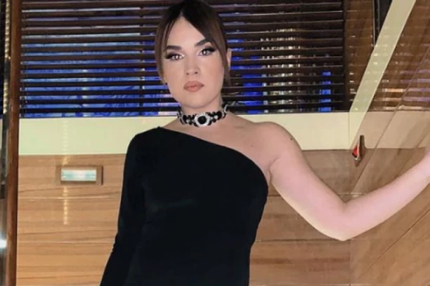 "ZVEZDA GRANDA" u MORSKOJ akciji na jahti sa dečkom: Valentina Kuzmanović u nikad vrelijem izdanju, počastila sve PROVOKATIVNIM fotkama!