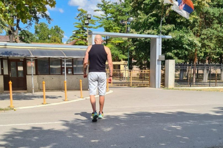 Aleksandar Bogunović Zverka ispred zatvora