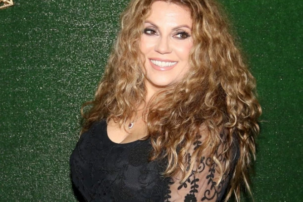 INDIRA RADIĆ SE VRAĆA NA VELIKU SCENU! Pevačica otkrila zašto je nestala: Htela sam da sačuvam intimu!