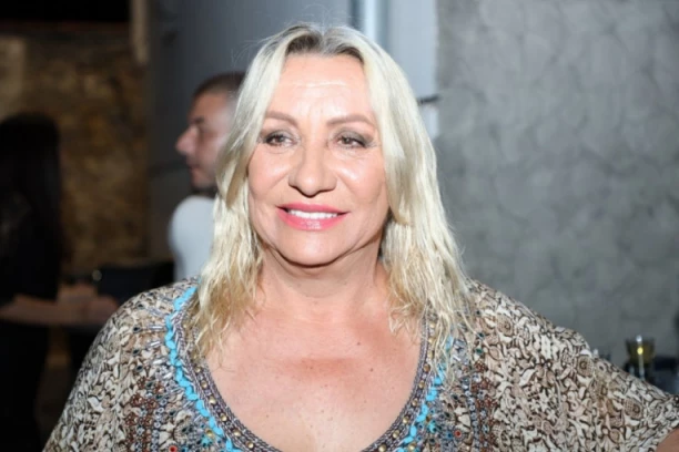 OPORAVAK NAKON OPERACIJE SRCA! Nikolija otkrila kako Vesna Zmijanac provodi dane posle izlaska iz BOLNICE! (FOTO)