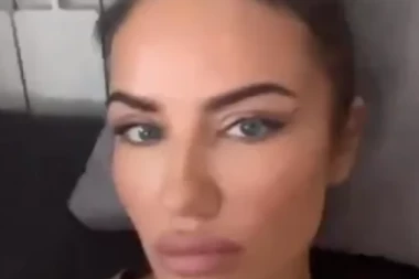 MNOGI BI ŽELELI DA IM PRITEKNE U POMOĆ: Sindi raspametila kostimom za Noć veštica, mreže GORE! (FOTO)