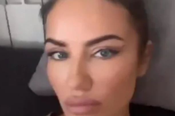 MNOGI BI ŽELELI DA IM PRITEKNE U POMOĆ: Sindi raspametila kostimom za Noć veštica, mreže GORE! (FOTO)