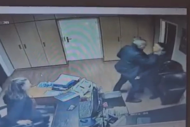 DIREKTOR ZAVODA ZA SPORT I MEDICINU SPORTA ZLOSTAVLJAO RADNICE? Objavljen snimak: Bojović preti, unosi im se u lice i gura ih! (VIDEO)
