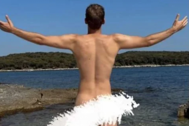 Andrija Jo se slikao go za Instagram