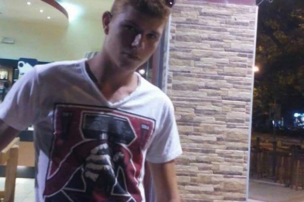 CRNA SUDBINA UBIJENOG STRAHINJE (23) IZ KRALJEVA! Ćerkica mu je pre GODINU DANA pala kroz prozor zgrade