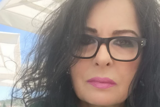 OLIVER DRAGOJEVIĆ JE BIO SPONZORUŠA, JA SAM GA IZDRŽAVALA! Udovica poznatog pevača šokirala, tvrdi da joj je muž bio IZGUBLJEN SLUČAJ!