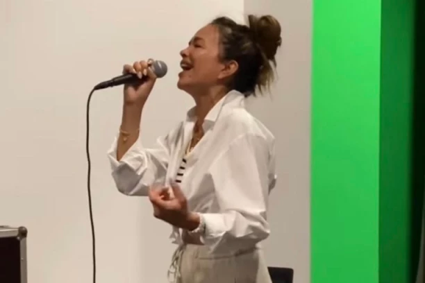 Severina se potpuno ZAPUSTILA: Nakon PIVSKOG stomaka, pevačica pokazala CELULIT I MASNE NASLAGE! (FOTO)