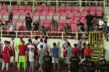 PO UZORU NA GROBARE: Meraklije POSTROJAVALE igrače Radničkog iz Niša! (VIDEO)