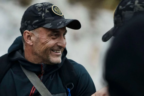 RADIO ZA ZVICERA, VEDRIO I OBLAČIO! Raspisana crvena poternica za lažnim "herojem sa Cetinja"!