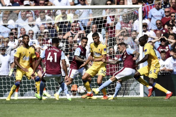 EVERTON ZAKUCAN ZA DNO: Džerard nadmudrio Lamparda!