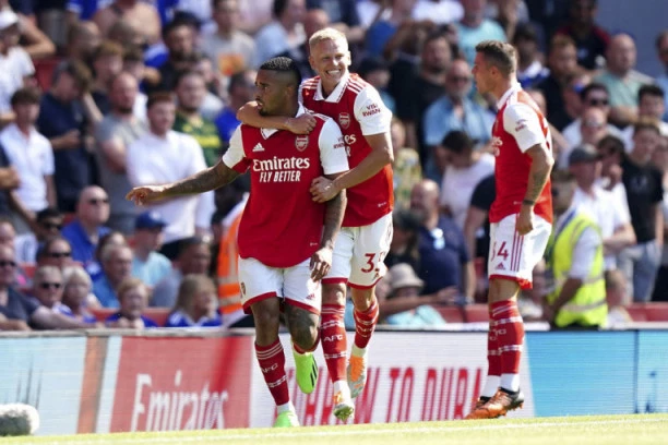 MILIONI SU U IGRI: Slavna holivudska glumica kupuje Arsenal? (FOTO)