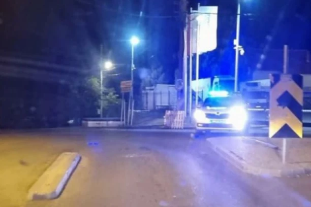 TEŠKA SAOBRAĆAJNA NESREĆA KOD SMEDEREVA! Sudar kombija i automobila, putničko vozilo smrskano! (FOTO)