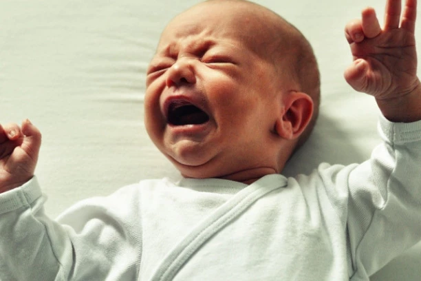 BEBE MASOVNE KOSI OVAJ VIRUS! Doktor Tešović upozorava: "Ako uočite ove simptome, odmah idite kod lekara"!