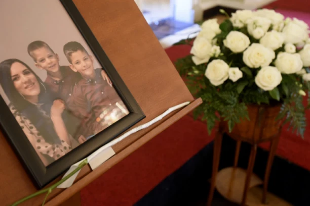 "KUKAĆE I MONSTRUMOVA MAJKA, KAO ŠTO KUKAM JA"! Baka ubijenih dečaka očajna posle dva meseca od MASAKRA NA CETINJU! Izrekla jezivu pretnju!