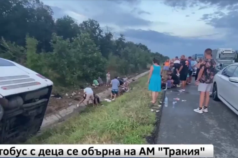 PREVOZNIK ČIJI SE AUTOBUS PREVRNUO U BUGARSKOJ: Vozač priznao grešku, produžen mu pritvor za šest dana!