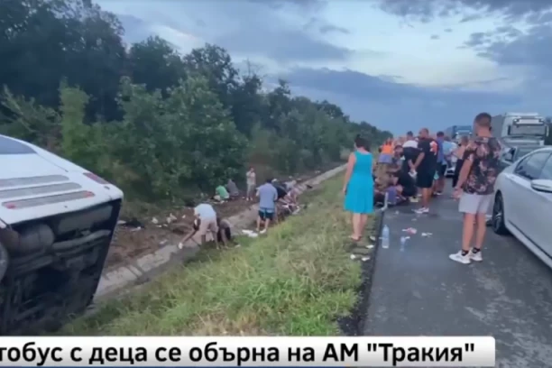 PREVOZNIK ČIJI SE AUTOBUS PREVRNUO U BUGARSKOJ: Vozač priznao grešku, produžen mu pritvor za šest dana!