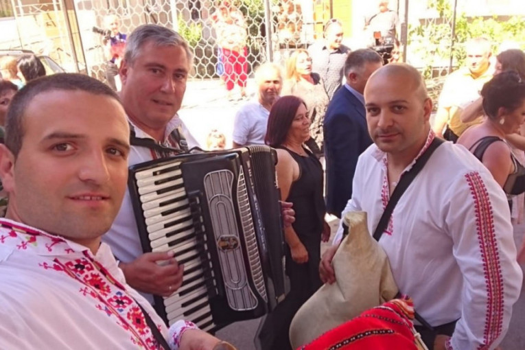 Orkestar Kamčija i dan danas svira