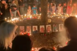 Cetinjani odali počast ubijenim sugrađanima! U tišini zapalili sveće na Dvorskom trgu! (VIDEO)