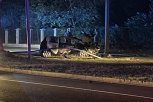 IZGOREO VOZAČ U BEOGRADU: Teška nesreća kod Trošarine - udario u banderu, pa se vozilo zapalilo