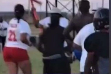 Brat SLAVNOG sportiste ušao na teren, UPUCAO I UBIO trenera na utakmici! (VIDEO)