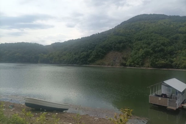 TRAGIČAN KRAJ POTRAGE: Telo muškarca (32) pronađeno blizu obale Zlatarskog jezara