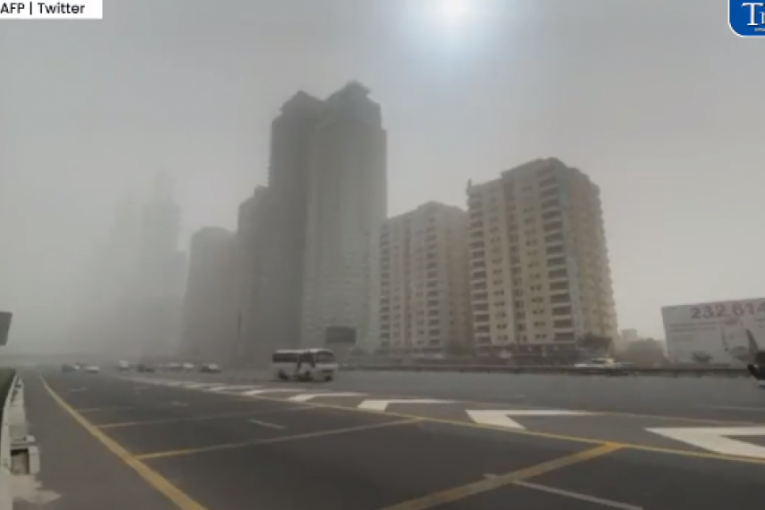 Snažna PEŠČANA OLUJA pogodila Dubai! Ceo grad prekriven debelim slojem prašine! (VIDEO)
