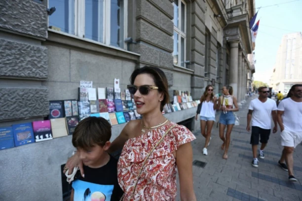 VIKTORIJIN ANĐEO UŽIVA U BEOGRADU! Alesandra Ambrozio snimljena kako napušta hotel u centru grada, evo kako provodi vreme u našoj prestonici! (FOTO)