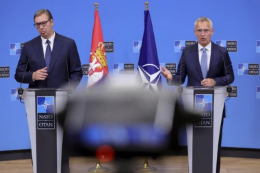 PREDSEDNIK VUČIĆ SE SUTRA SASTAJE U BRISELU SA STOLTENBERGOM