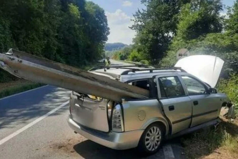 BIZARNA NESREĆA KOD LJIGA: Zaštitna ograda prošla kroz ceo automobil (FOTO)