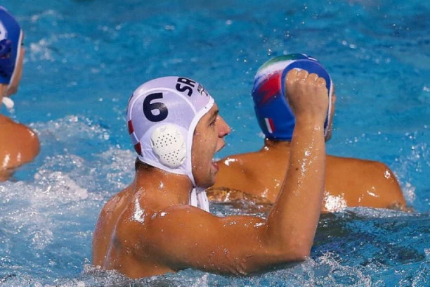 OD HRVATA NISU OSTALI NI DUGMIĆI: Srbija PREGAZILA susede!