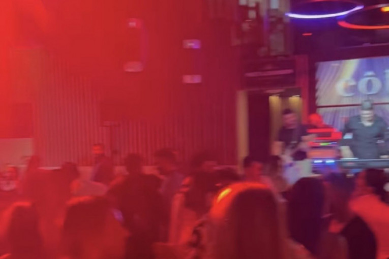 Alesandra Ambrozio na splavu u Beogradu