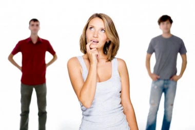 BEOGRAĐANKA ZBOG UDVARAČA BILA NA MUKAMA: Nije znala kako da se odluči za jednog, pa napravila OVO: Zbog njene dileme ljudi OPLAKALI!