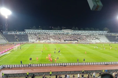 PARTIZAN IGRA PROTIV POLUAMATERA: Fudbaleri Hamruna ne mogu gol da daju ni na zagrevanju! (VIDEO)