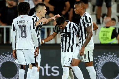 Partizan prebrodio težak teren u Surdulici! Trijumf crno-belih, golčina Meniga uz penal Natha za novu pobedu Parnog Valjka! (VIDEO)