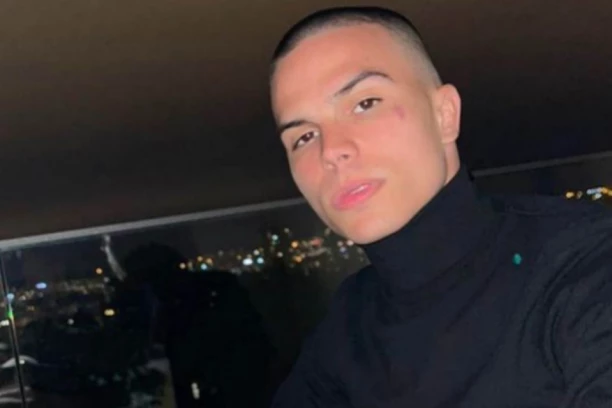 "Ja sam gej, to svi znaju" Vojažev snimak sa TikToka sve iznenadio: Pevač priznanjem da voli MUŠKARCE šokirao fanove, odmah se oglasio! (VIDEO)