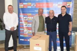 FSS NASTAVIO SA PODELOM OPREME ŠIROM SRBIJE: Nenad Bjeković i Jovan Šurbatović u Bačkoj Topoli donirali opremu za 17 fudbalskih kolektiva! (FOTO, VIDEO)