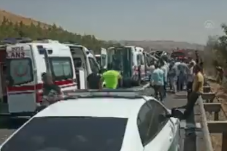 15 MRTVIH, 22 RANJENIH: Jeziva nesreća u Turskoj: Vozilo se survalo sa puta, A ONDA JE NASTAO PRAVI PAKAO! (VIDEO)