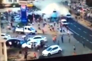HOROR U TURSKOJ: Ljudi beže, kamion gazi sve pred sobom! USMRTIO 16 osoba!