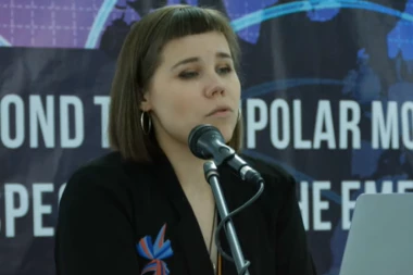 POGINULA DARJA DUGINA! Automobil u kome se nalazila ćerka poznatog filozofa odleteo u vazduh! SUMNJA SE DA JE ON BIO META!