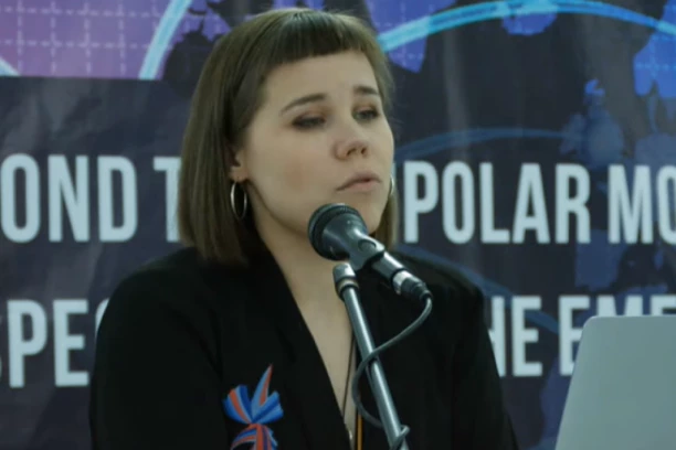 POGINULA DARJA DUGINA! Automobil u kome se nalazila ćerka poznatog filozofa odleteo u vazduh! SUMNJA SE DA JE ON BIO META!