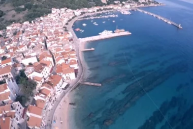 PROŠLI KROZ PAKAO NA KRKU Konobaricu iz Srbije terali da služi u štiklama, sada se javio i njen kolega: GAZDARICA ME SPOPADALA u kuhinji!