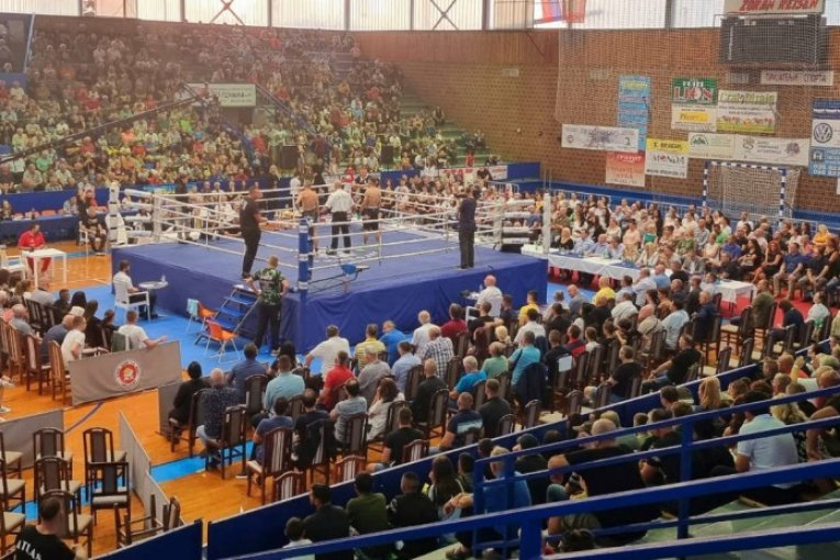 Kik boks meč u Jagodini