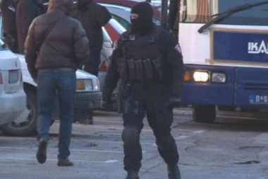 VELIKA ZAPLENA ČAČANSKE POLICIJE! Upali u stan, pa zatekli veliku količinu droge!