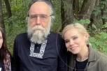 BRUTALNO SU JE UBILI, NA MOJE OČI! Oglasio se Aleksandar Dugin nakon smrti ćerke Darje!