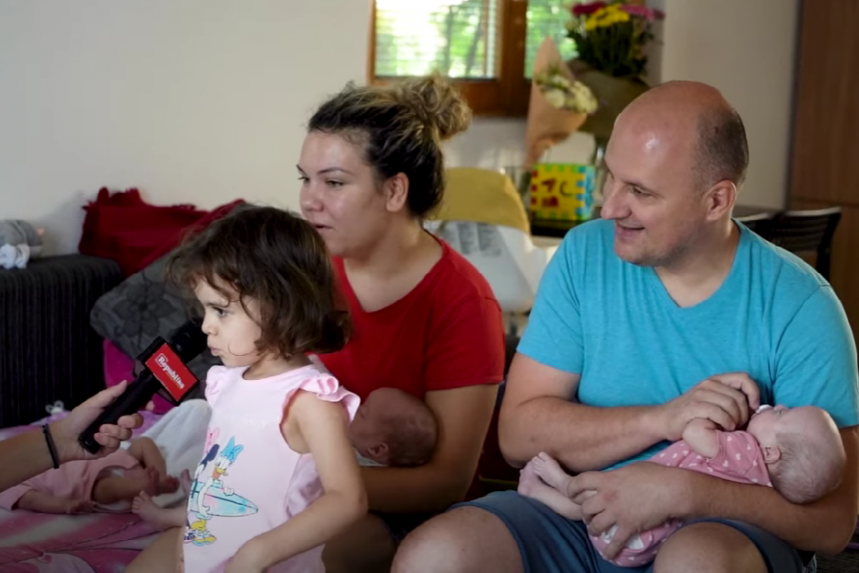 Iskra Gaćeša sa roditeljima i sestrama