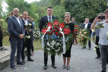 Fondacija “Dajana Paunović” i delegacija SNS-a u poseti Jasenovcu: Položen venac predsednika Vučića na spomen obeležje stradaloj srpskoj deci