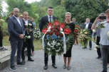 Fondacija “Dajana Paunović” i delegacija SNS-a u poseti Jasenovcu: Položen venac predsednika Vučića na spomen obeležje stradaloj srpskoj deci