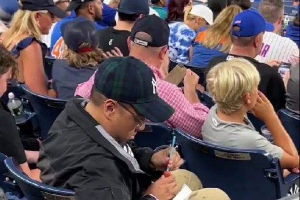 DOK MI ŽIVIMO U 2022. ON JE U 3022! Snimljen izum navijača iz budućnosti koji će zapaliti planetu!