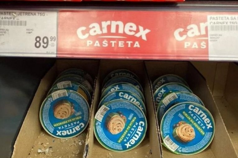 Izmet glodara na rafu sa paštetom