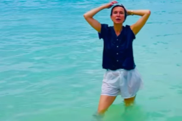 Snežana Dakić šokirala! Voditeljka uživa na Maldivima, a kupa se OBUČENA! (VIDEO)